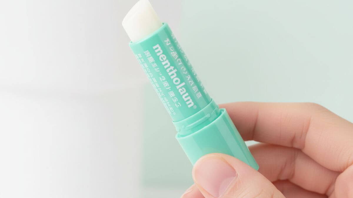 Mentholatum Lip Balm รีวิวลิปบาล์มเย็นชุ่มชื้น ลดปากแห้งแตก พร้อมกันแดดในแท่งเดียว 3 ลิปบาล์มเมนโทลาทั่ม สูตรเย็นจากญี่ปุ่น เพิ่มความชุ่มชื้นให้ริมฝีปาก