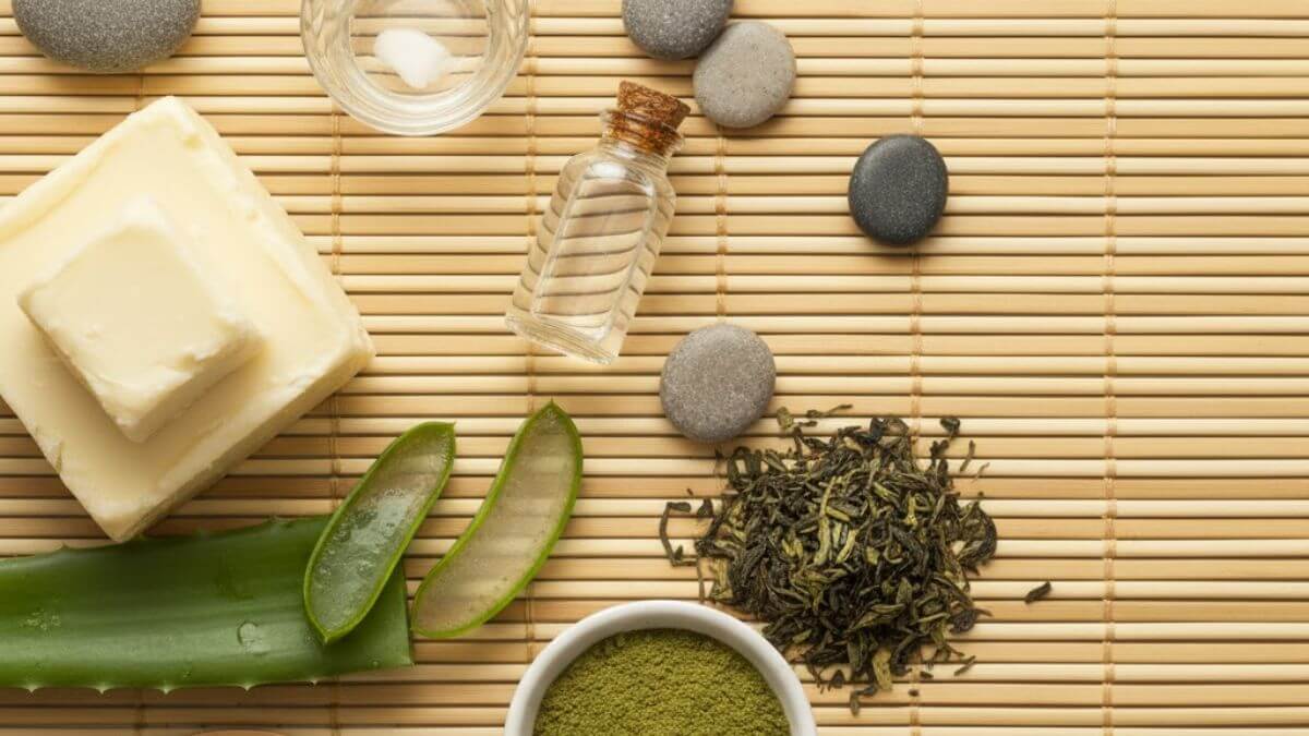 มาส์กเท้า (Foot Mask) คืออะไร? วิธีเลือก สูตรแนะนำ วิธีใช้ + รีวิว 5 ส่วนผสมธรรมชาติในมาส์กเท้า Shea Butter ว่านหางจระเข้