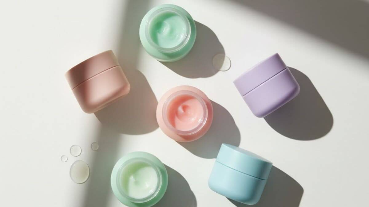 ลิปบำรุงก่อนนอน (Lip Sleeping Mask) คืออะไร? เคล็ดลับริมฝีปากชุ่มชื้นตลอดคืน 7 ผลิตภัณฑ์ลิปบำรุงก่อนนอนยอดนิยมปี 2025 จากหลายแบรนด์