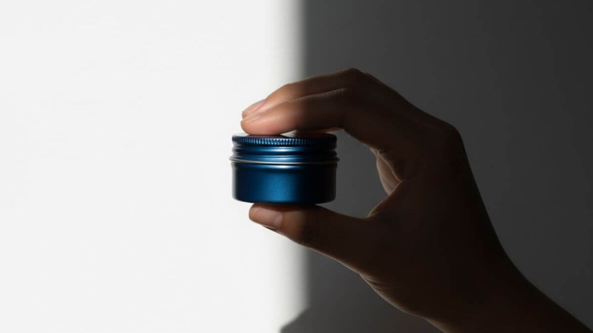 ลิปบาล์มเภสัช ดีไหม? รีวิว จุดเด่น-ข้อเสีย สูตร สี ราคา และคำถามพบบ่อย 7 ข้อดีข้อเสียของลิปบาล์มเภสัชสำหรับริมฝีปากแพ้ง่าย