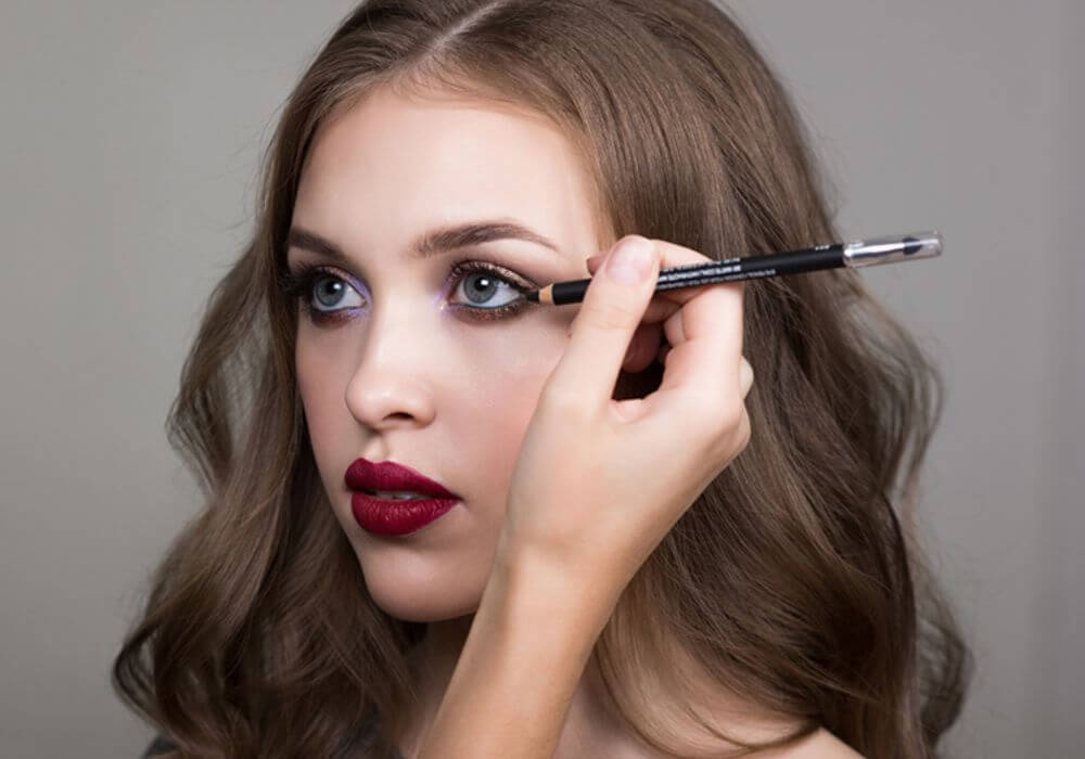 ดินสอเขียนตา Eyeliner ช่วยเพิ่มมิติที่ใต้ตาบน-ล่าง 2 ดินสอเขียนตา Eyeliner