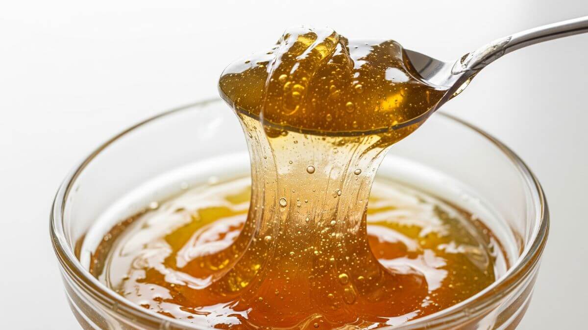แว็กซ์น้ำผึ้ง Honey Wax Hair Removal สูตรธรรมชาติ วิธีทำ ข้อดี–ข้อเสีย และเคล็ดลับ 2025 3 แว็กซ์น้ำผึ้งหรือซูการ์แว็กซ์เนื้อเหนียวกำจัดขนจากราก