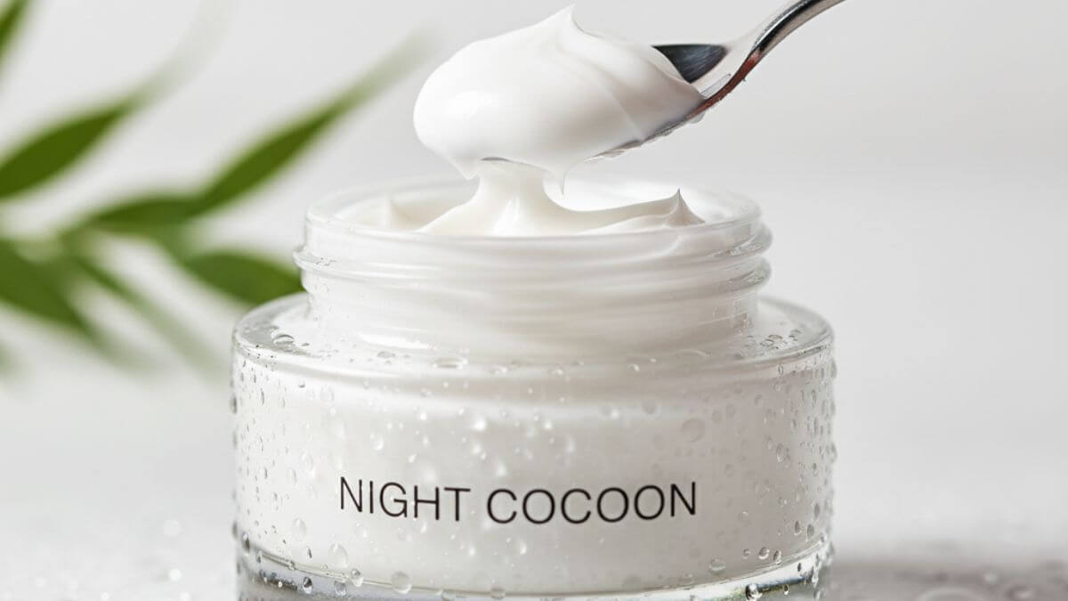 ครีมทาหน้ากลางคืน เลือกยังไงให้เหมาะกับผิว? พร้อมแนะนำ Night Cream ที่ดีที่สุดปี 2025 4 ครีมกลางคืนสำหรับผิวแห้ง เติมความชุ่มชื้นล้ำลึก