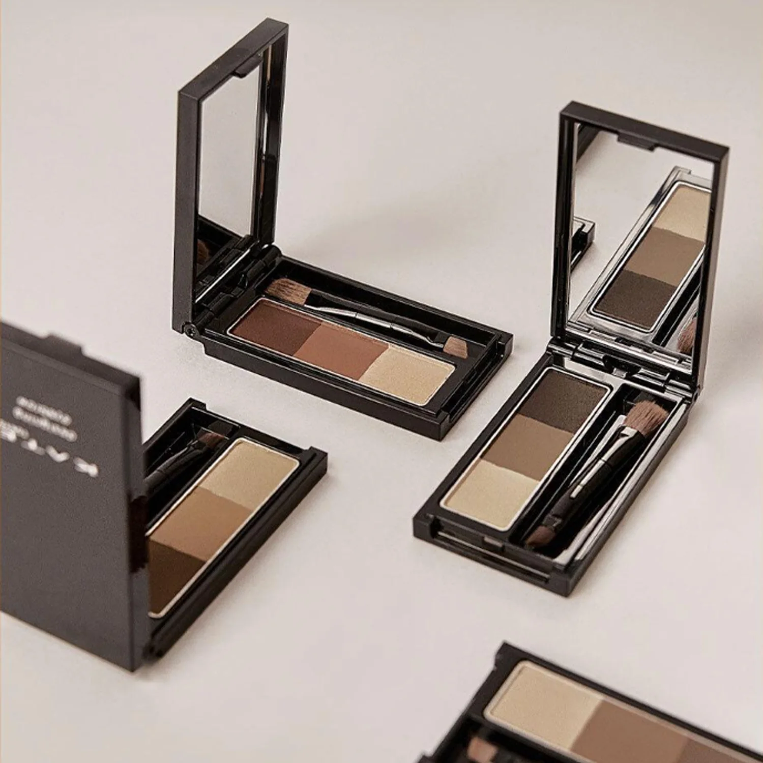 รีวิว พาเลตต์เขียนคิ้ว KATE TOKYO สวยจึ้งจบในตลับเดียว 3 KATEDesigningEyebrow3D2.2g6Shades