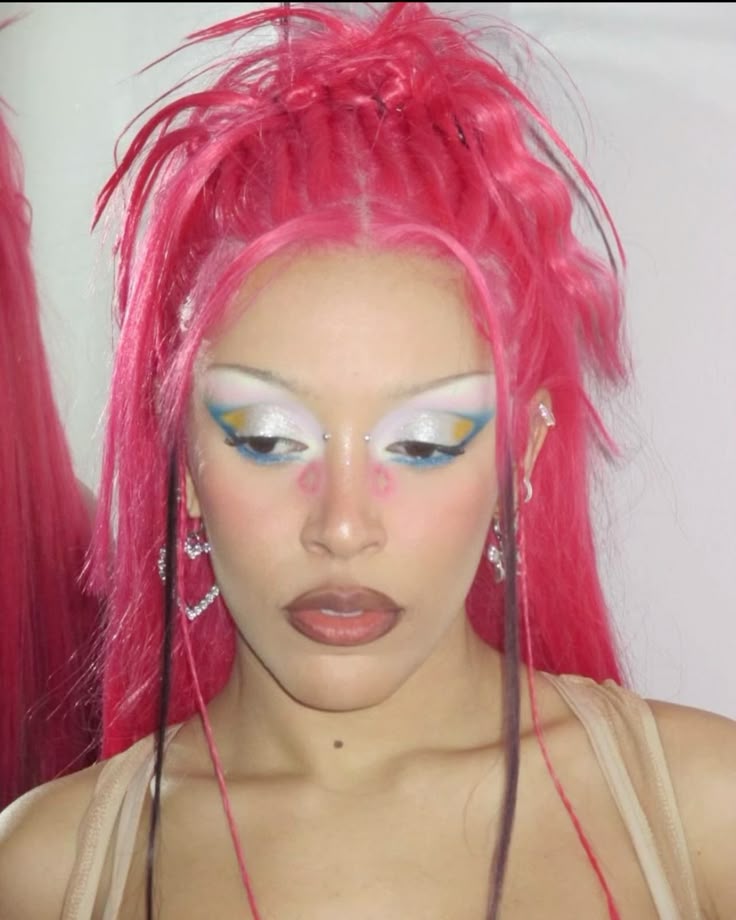 Y2K Makeup เทรนด์แฟชั่น แต่งหน้าแบบวิ้ง ๆ เงาฉ่ำวาว 5 doja