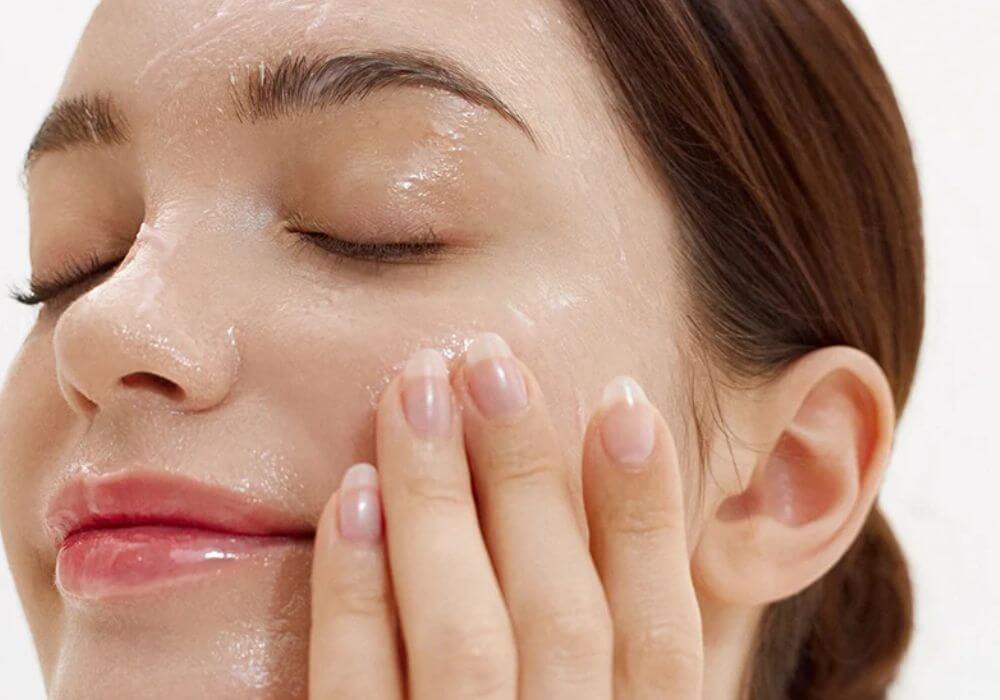 คลีนซิ่งบาล์ม (Cleansing Balm) คืออะไร? หลักการทำงาน วิธีใช้ และวิธีเลือก 2 คลีนซิ่งบาล์ม