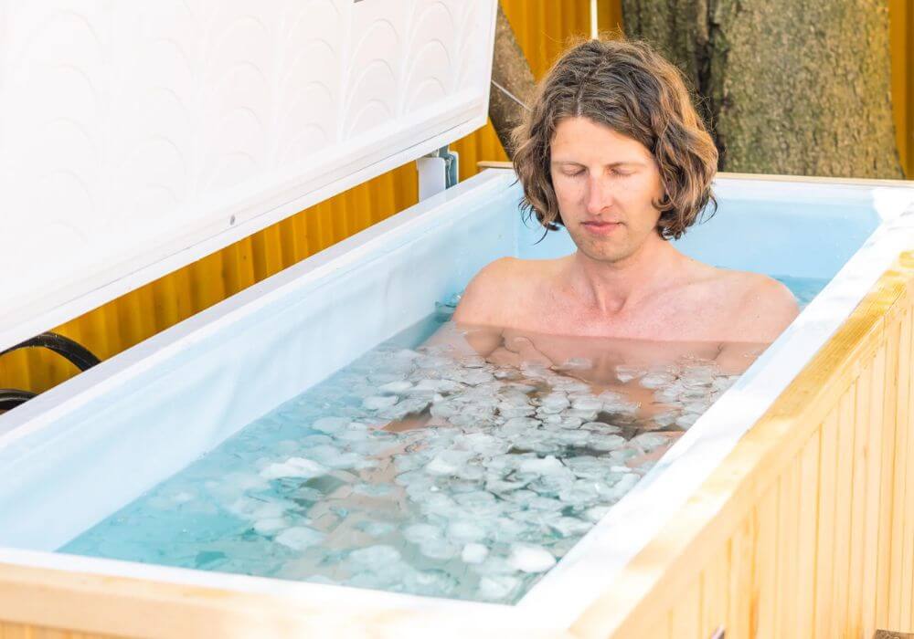 แช่น้ำแข็ง Ice Bath หรือ Cold Water Immersion 2 แช่น้ำแข็ง Ice Bath