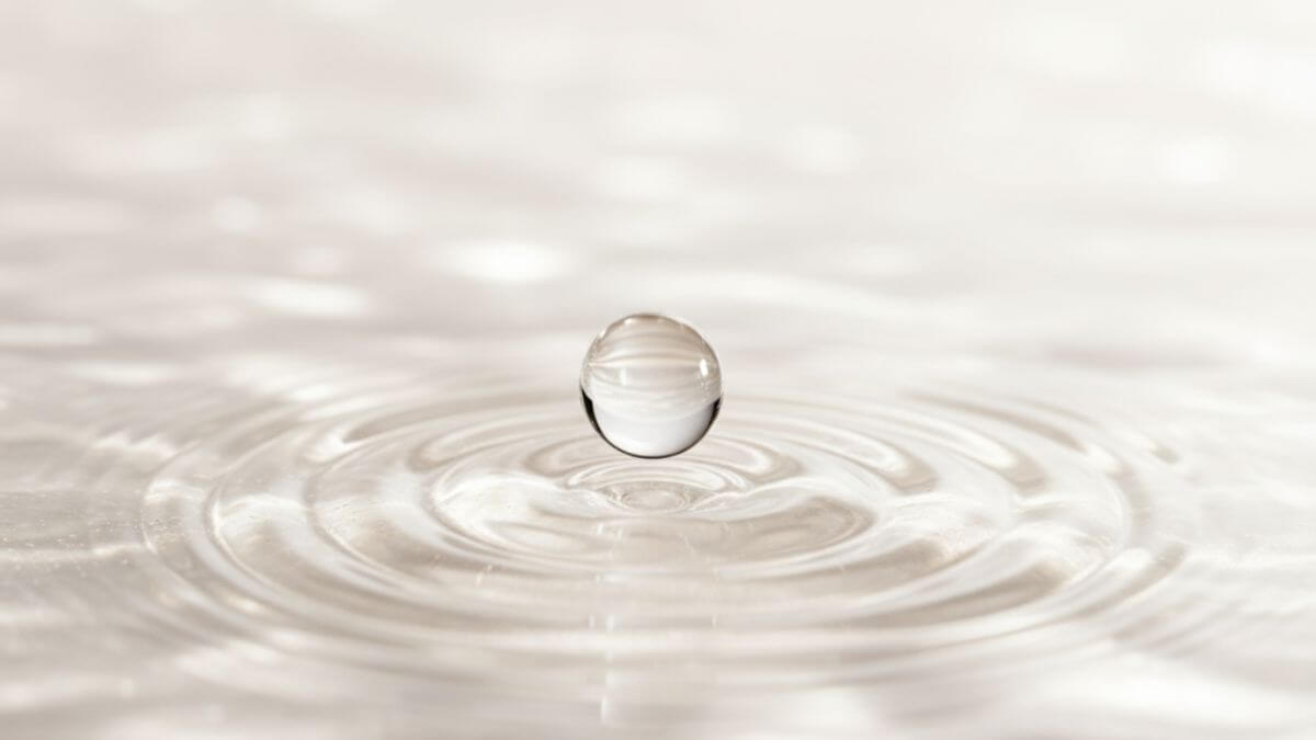 ภาพสื่อการกักเก็บน้ำของเซรั่มไฮยาลูรอนิก